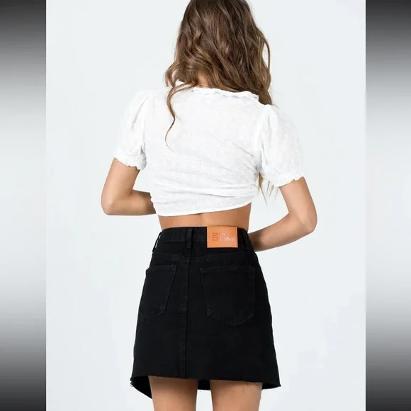 black skirt - Picture 2 of 4